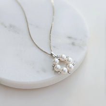 Load image into Gallery viewer, Ada Lovely Small Wreath Necklace
