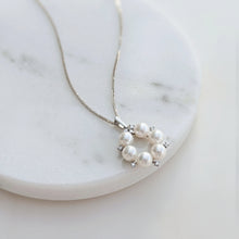 Load image into Gallery viewer, Ada Lovely Small Wreath Necklace