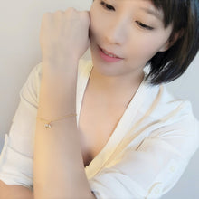 Load image into Gallery viewer, Bella CZ Diamond Petunia Bracelet