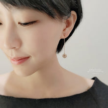 Load image into Gallery viewer, Ally Light Gold Lace Ball Cluster Earrings