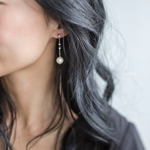 Load image into Gallery viewer, Danielle Japanese Freshwater Pearl Earrings