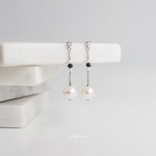 Load image into Gallery viewer, Danielle Japanese Freshwater Pearl Earrings