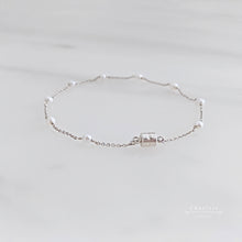 Load image into Gallery viewer, Ava Lovely Mini Japanese Seawater Pearl Bracelet