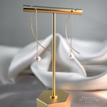 Load image into Gallery viewer, Audrey Japanese Freshwater Pearl Gold Bending Earrings