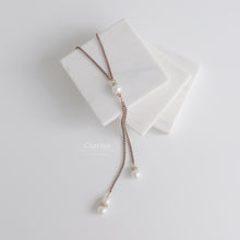 Load image into Gallery viewer, Clara Marshmallow Pearl Sweater Necklace