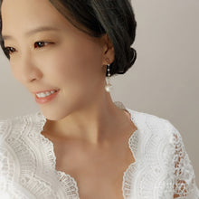 Load image into Gallery viewer, Nancy Japanese Baroque Pearl Earrings