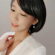 Load image into Gallery viewer, Priscilla Marshmallow Pearl & Rhombus Charm Earring