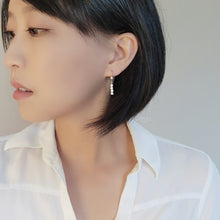 Load image into Gallery viewer, Basia Dangling Pearls Earrings