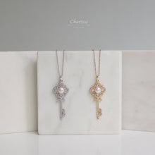 Load image into Gallery viewer, Alma CZ Diamond Key Pearl Necklace