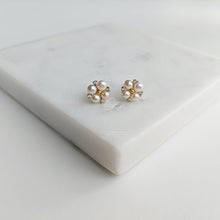 Load image into Gallery viewer, Alisa Clover Pearls Earrings
