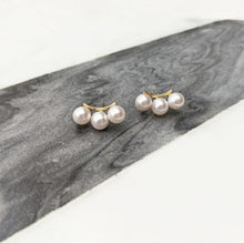Load image into Gallery viewer, Alice Lustre Of Pearls Earrings
