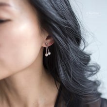 Load image into Gallery viewer, Sadie Japanese Freshwater Pearl Earrings
