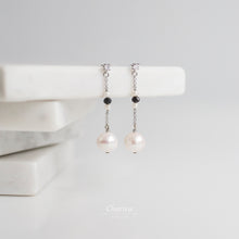 Load image into Gallery viewer, Danielle Japanese Freshwater Pearl Earrings
