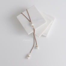 Load image into Gallery viewer, Clara Marshmallow Pearl Sweater Necklace
