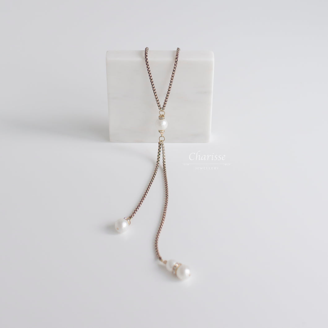 Clara Marshmallow Pearl Sweater Necklace